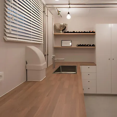 Apartment - Modern Space 3-bedroom With Balcony Bbq & Parking I 3 X Kingsize Bed I 10 Mins Central Station I Big Tv I Free Candies - Duisburg
