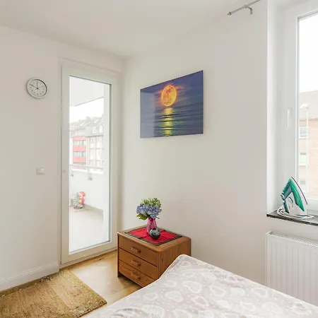 - Modern Space 3-bedroom With Balcony Bbq & Parking I 3 X Kingsize Bed I 10 Mins Central Station I Big Tv I Free Candies - Apartment *