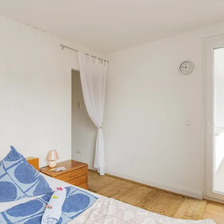- Modern Space 3-bedroom With Balcony Bbq & Parking I 3 X Kingsize Bed I 10 Mins Central Station I Big Tv I Free Candies -