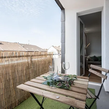 - Modern Space 3-bedroom With Balcony Bbq & Parking I 3 X Kingsize Bed I 10 Mins Central Station I Big Tv I Free Candies - Duisburg