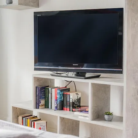 Apartment - Modern Space 3-bedroom With Balcony Bbq & Parking I 3 X Kingsize Bed I 10 Mins Central Station I Big Tv I Free Candies -
