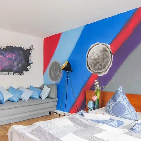 Apartment - Modern Space 3-bedroom With Balcony Bbq & Parking I 3 X Kingsize Bed I 10 Mins Central Station I Big Tv I Free Candies -