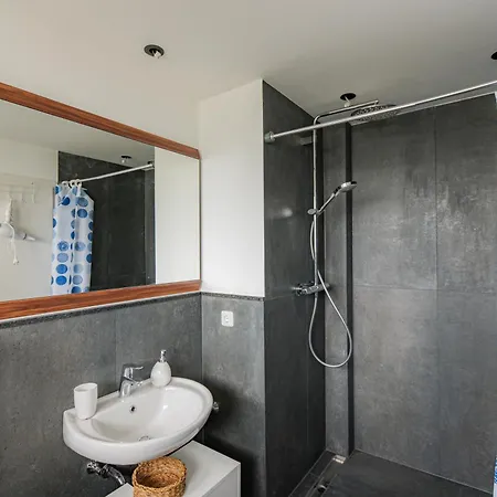 Apartment - Modern Space 3-bedroom With Balcony Bbq & Parking I 3 X Kingsize Bed I 10 Mins Central Station I Big Tv I Free Candies - *