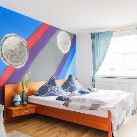Apartment - Modern Space 3-bedroom With Balcony Bbq & Parking I 3 X Kingsize Bed I 10 Mins Central Station I Big Tv I Free Candies - Duisburg